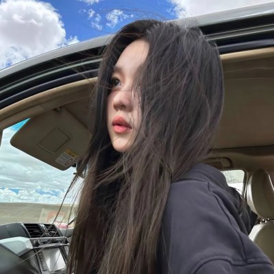 模仿女孩